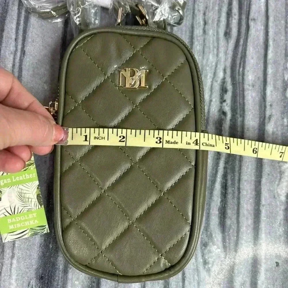 Badgley Mischka Crossbody Phone Bag Olive Green Quilted Vegan Leather - Picture 6 of 9